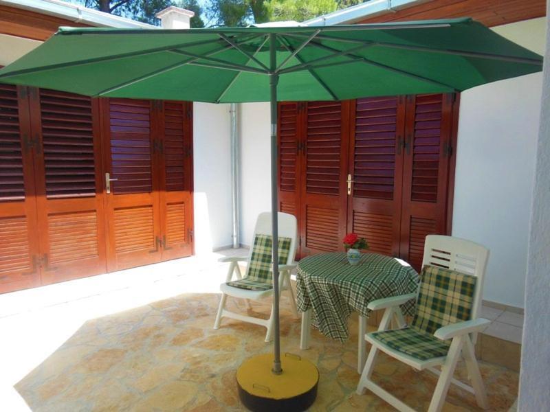 Holiday Home Oleander Zaboric Exterior photo